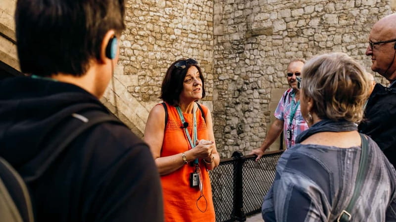Tower of London Tour with Crown Jewels, plus River Cruise - Why this Tower tour works best in the morning