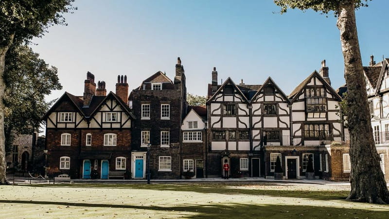 Tower of London Tour with Crown Jewels, plus River Cruise - What the guide adds to the visit
