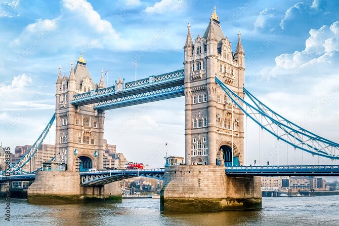 VIP Early Access: Opening Ceremony Tower of London & Bridge Entry - Crossing to Tower Bridge for the city views
