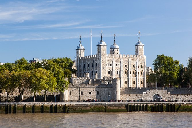 VIP Early Access: Opening Ceremony Tower of London & Bridge Entry - Seeing the Crown Jewels before the lines build