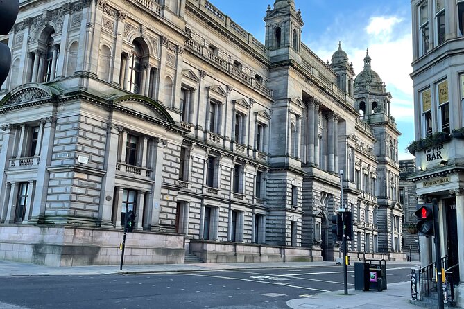 Walking Tour of Glasgow - George Square and the people Glasgow chose to honor
