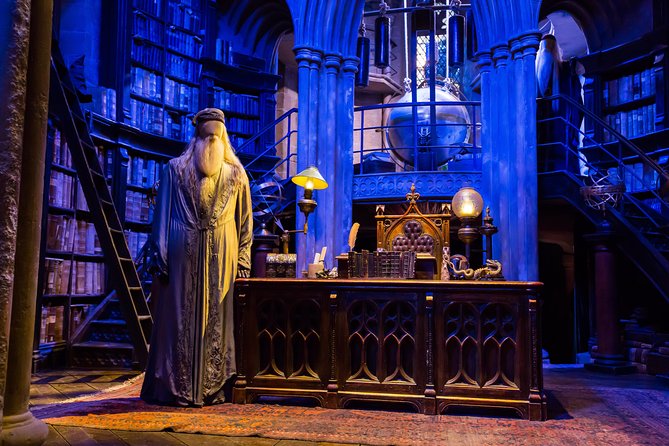 Warner Bros. Studio Harry Potter Tour with Superior Transport from London - Arrival, ticket collection, and the first minutes matter