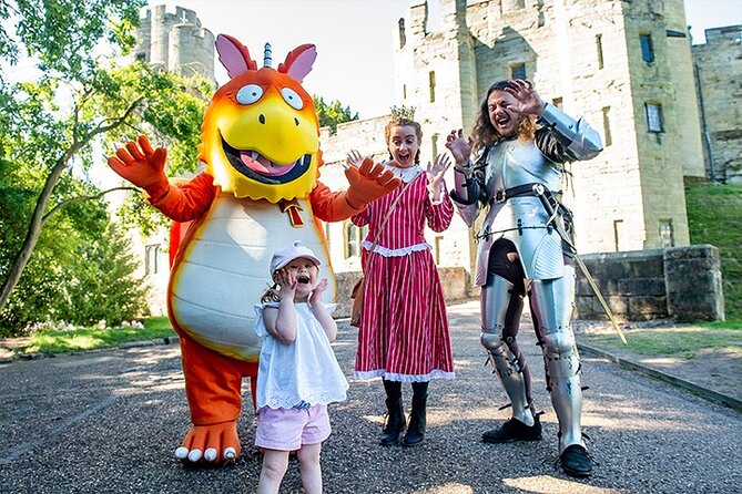 Warwick Castle Admission Ticket - Save a place for the falconry show