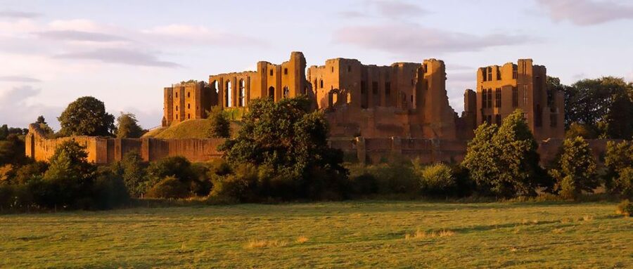 Warwickshire: The Explorer Pass by Shakespeare's England - Avon Boating adds a short break on the river