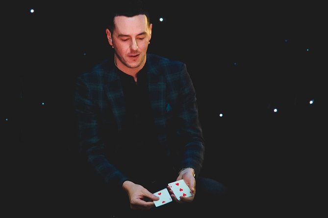 Watch Closely - An Evening of Magic - Caledonia, the signature card routine