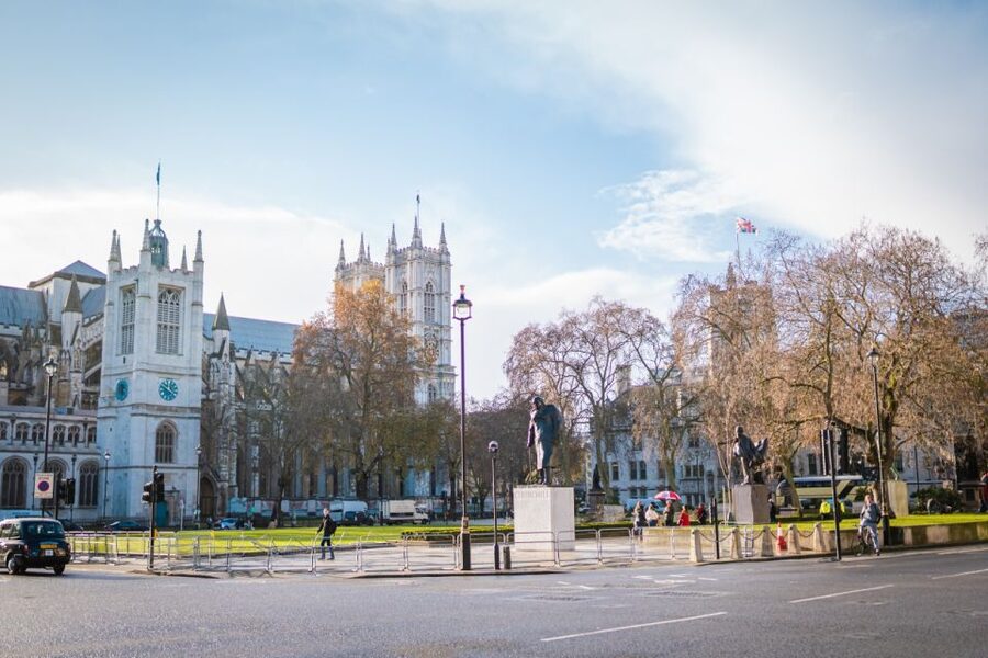 Westminster and National Gallery 3.5-Hour Tour in Italian - Is $477 good value for up to four people?