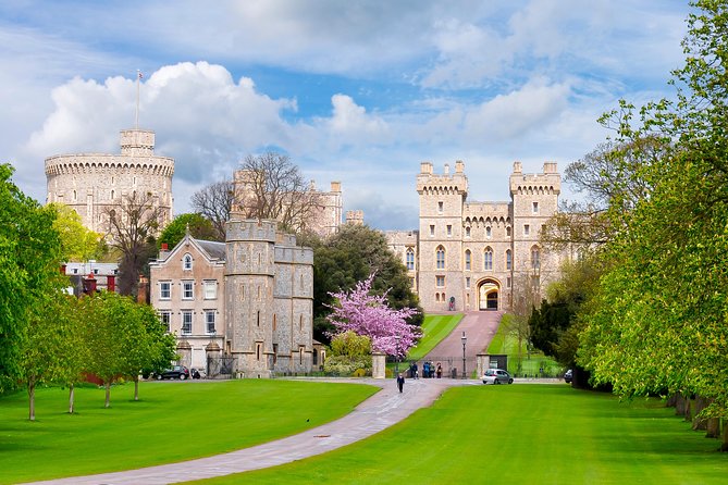Windsor Castle, Stonehenge and Oxford Day Guided Tour from London - Three famous places, one very full day