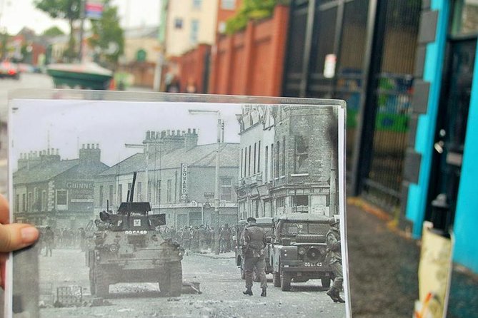 World Famous Belfast City Centre Black Cab/Taxi Tour 2 Hours - Why a black cab is a good way to see Belfast