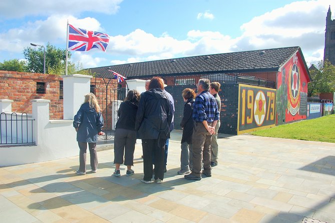World Famous Belfast City Centre Black Cab/Taxi Tour 2 Hours - Divis and the narrow streets of West Belfast