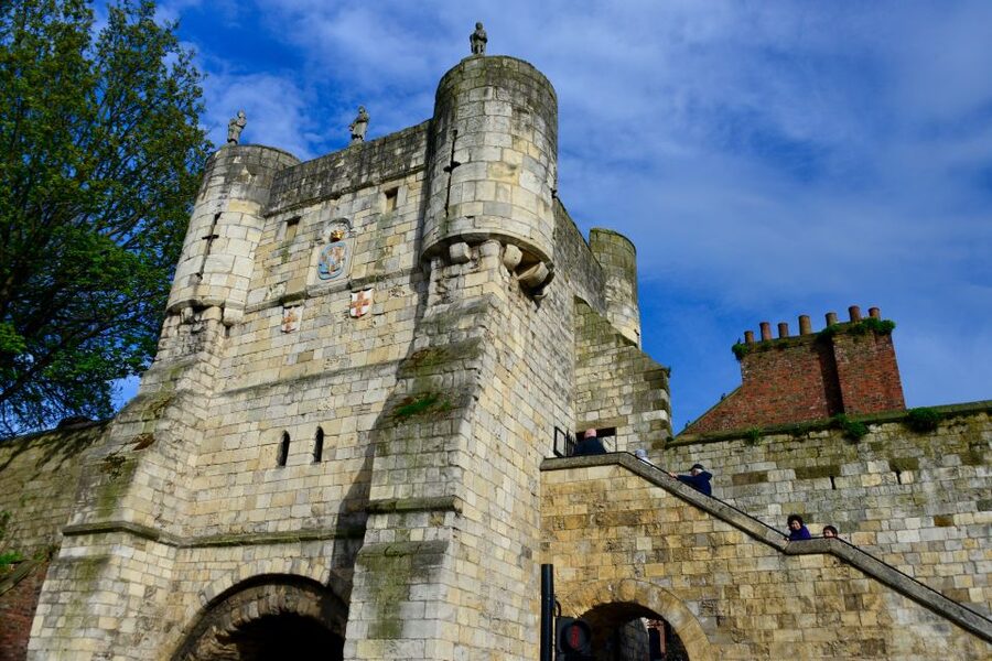 York: City Highlights Small Group Walking Tour - Snickelways, symbols, and medieval York