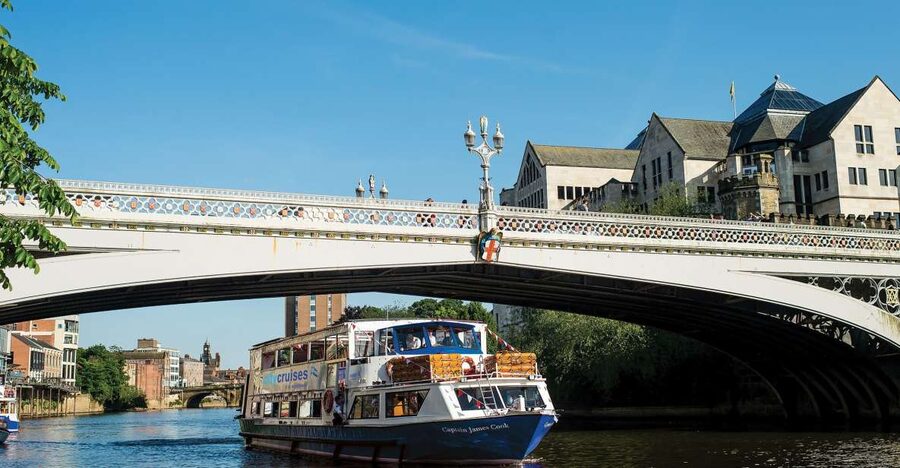 York: Daytime Sightseeing Boat Cruise with Live Commentary - The 45-minute route through the walled city