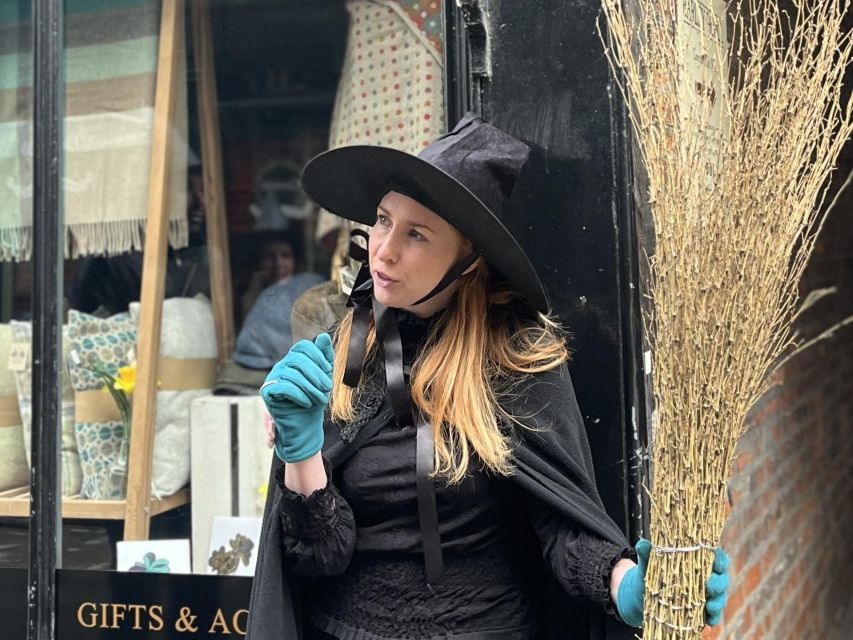 York: Witches and History Old Town Walking Tour - King’s Square and the city between the big sights